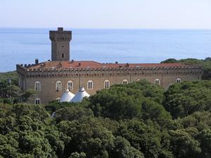 Vacanze al Mare di Castiglioncello: Nel Castello Pasquini vengono offerti corsi di lingua italiana.